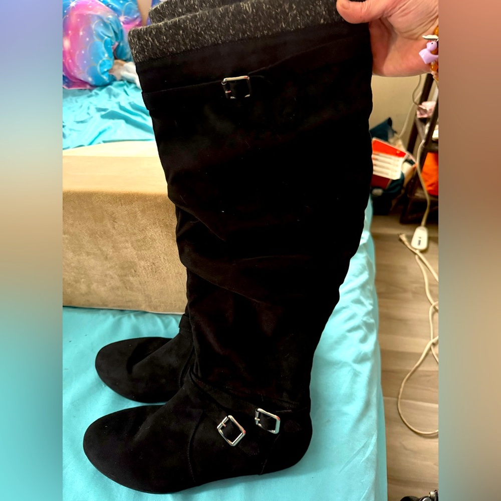 Torid.com plus’s size store selling new boots from torrid never worn sz 9